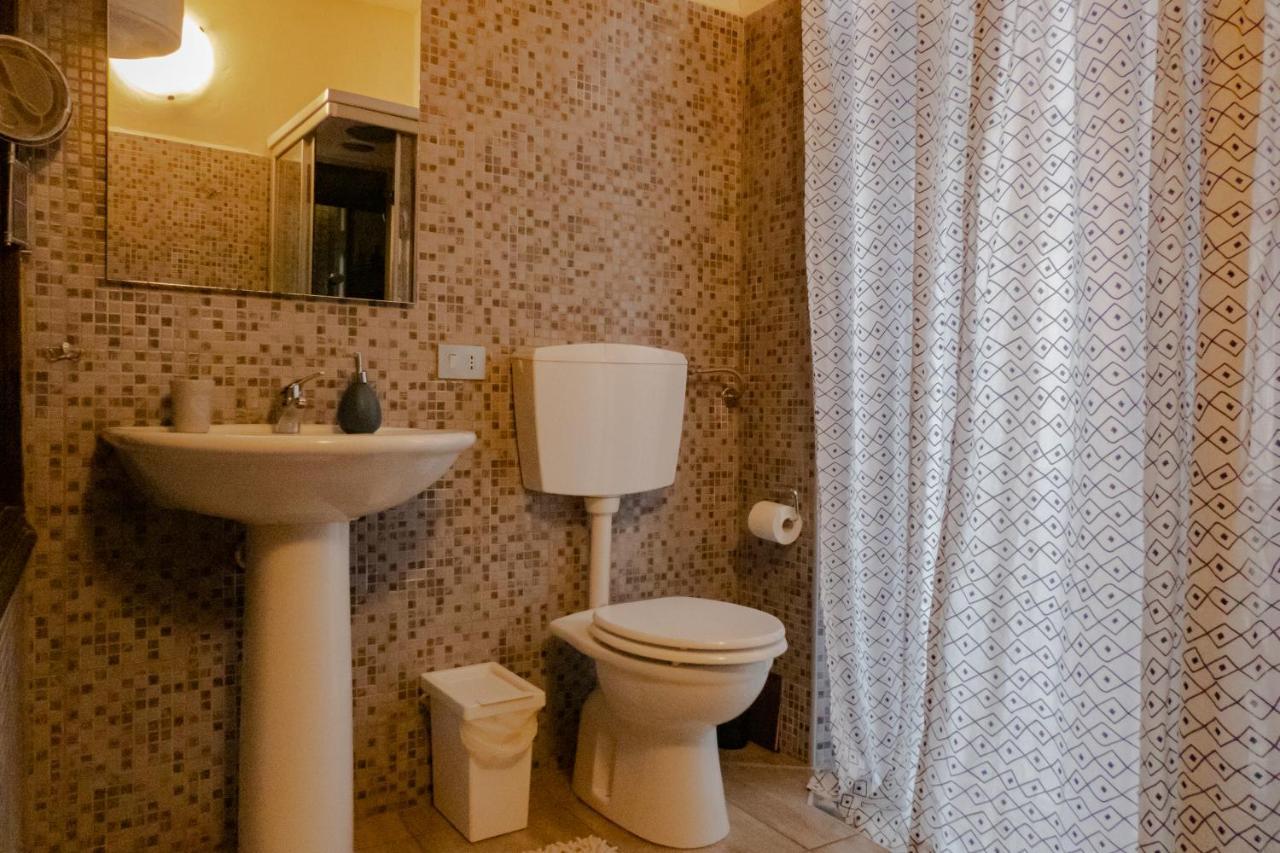 Passaggio A Sud Ovest Bed & Breakfast อีเกลเซียส ภายนอก รูปภาพ